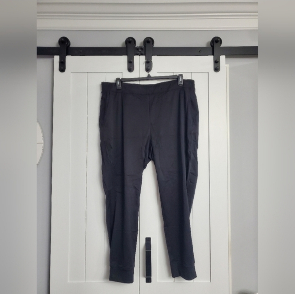 The Women's North Face Aphrodite Joggers. NEW!